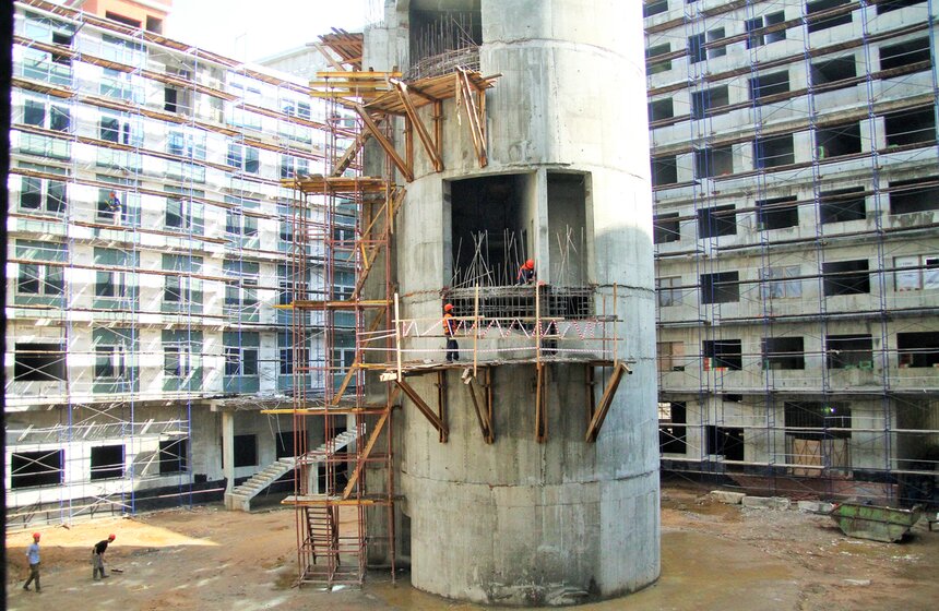 Собянин осмотрел ход строительства кардиологического центра 7 фото