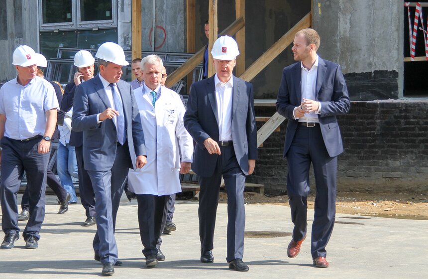 Собянин осмотрел ход строительства кардиологического центра 10 фото