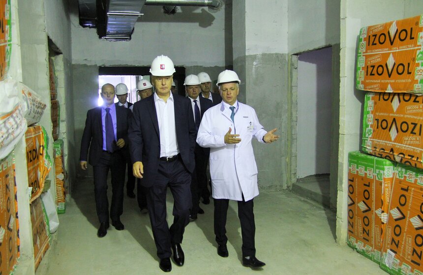 Собянин осмотрел ход строительства кардиологического центра 9 фото