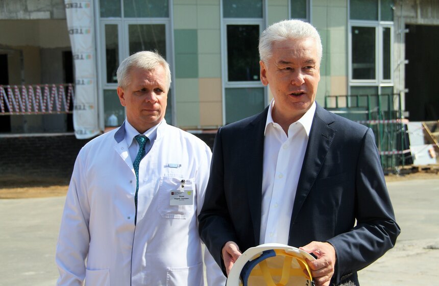 Собянин осмотрел ход строительства кардиологического центра 13 фото