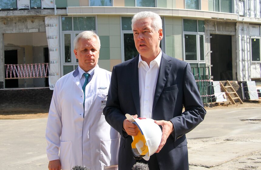 Собянин осмотрел ход строительства кардиологического центра 12 фото