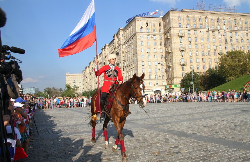 День Государственного флага отметили на Поклонной горе 7 фото