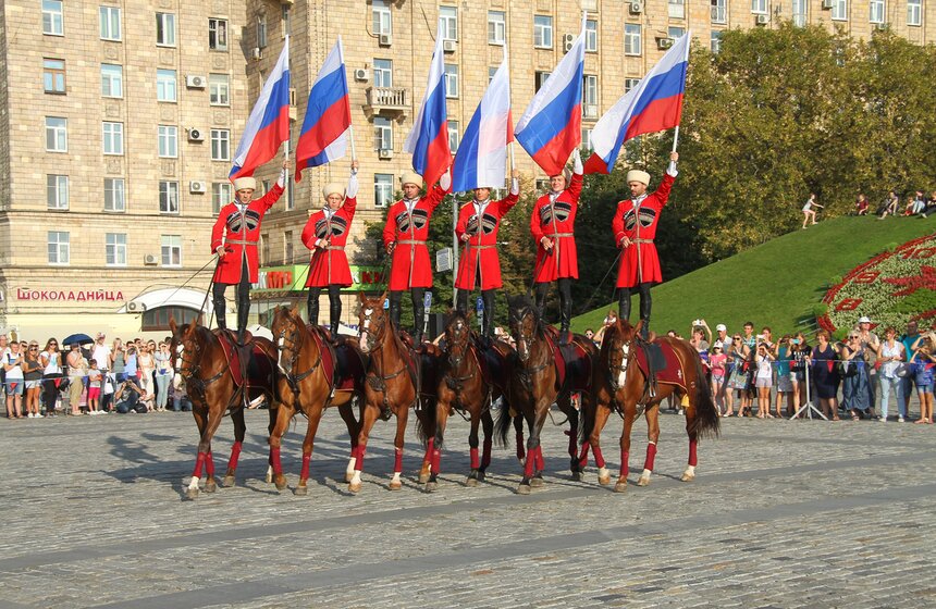 День Государственного флага отметили на Поклонной горе 12 фото