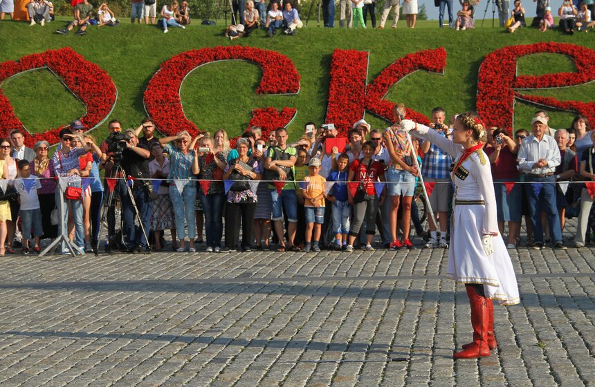 День Государственного флага отметили на Поклонной горе 18 фото