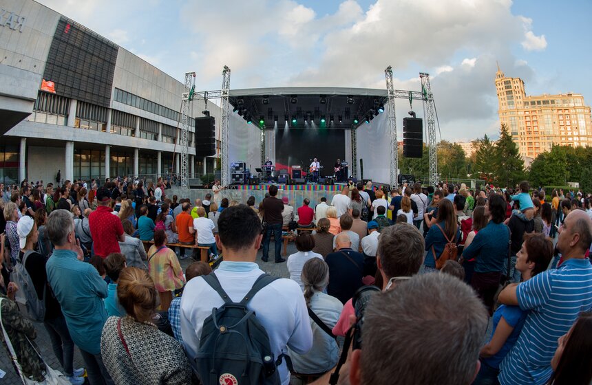 Фестиваль о российской культуре 90-х прошел в Музеоне 23 фото