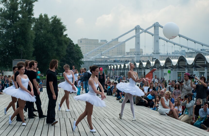 Фестиваль о российской культуре 90-х прошел в Музеоне 15 фото