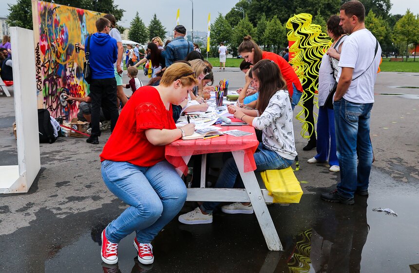 Фестиваль раскрасок "Твори!" в парке Горького 6 фото