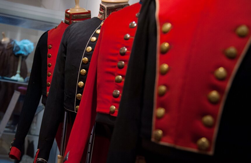 Выставка "Кино. Литература. Старинный костюм" открылась в Москве 9 фото