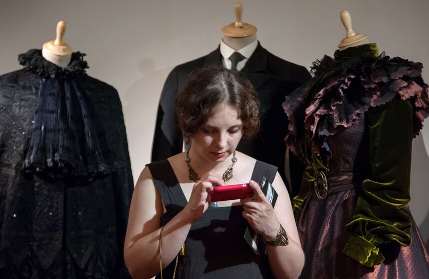 Выставка "Кино. Литература. Старинный костюм" открылась в Москве 22 фото