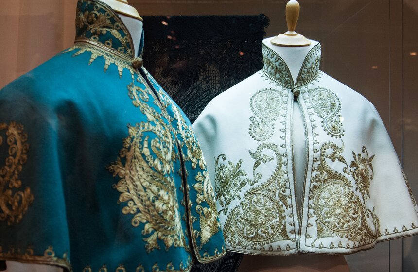 Выставка "Кино. Литература. Старинный костюм" открылась в Москве 24 фото