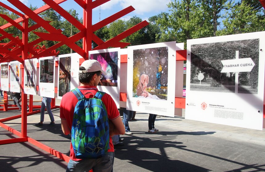Выставка фотоконкурса "Планета Москва" открылась на ВДНХ 2 фото