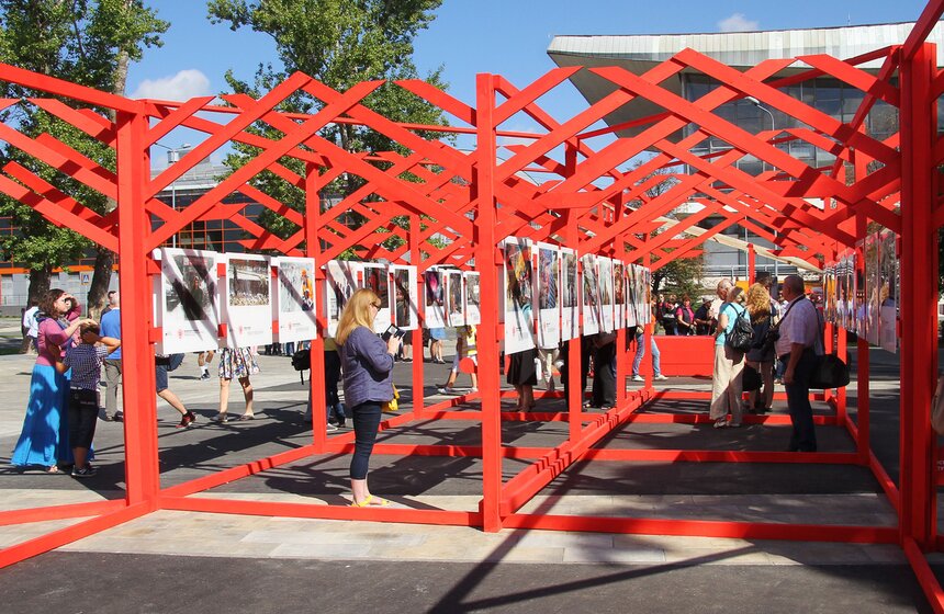 Выставка фотоконкурса "Планета Москва" открылась на ВДНХ 1 фото