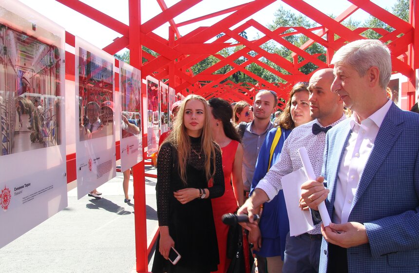 Выставка фотоконкурса "Планета Москва" открылась на ВДНХ 15 фото
