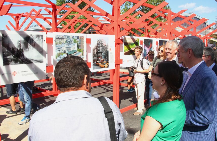 Выставка фотоконкурса "Планета Москва" открылась на ВДНХ 14 фото