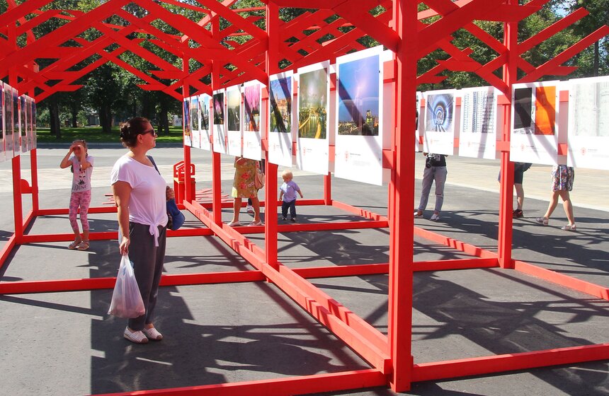 Выставка фотоконкурса "Планета Москва" открылась на ВДНХ 10 фото