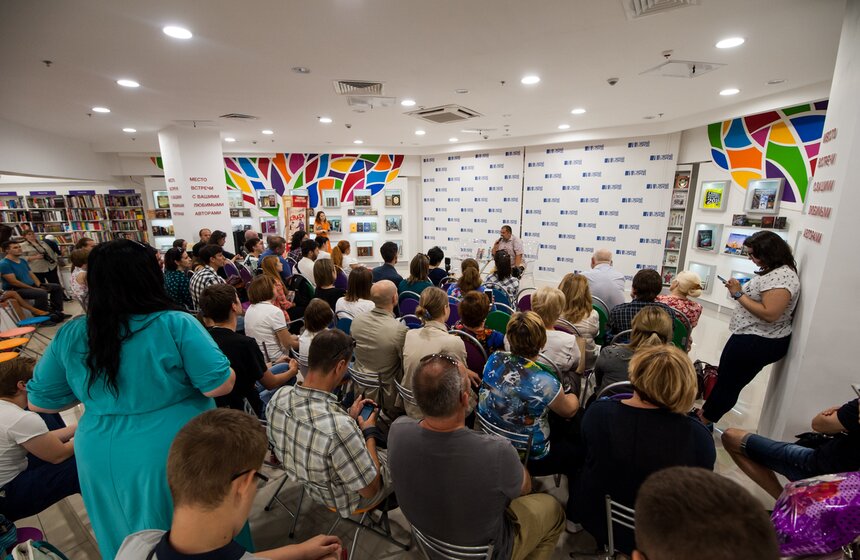 Презентация нового романа Сергея Лукьяненко "КваZи" 1 фото