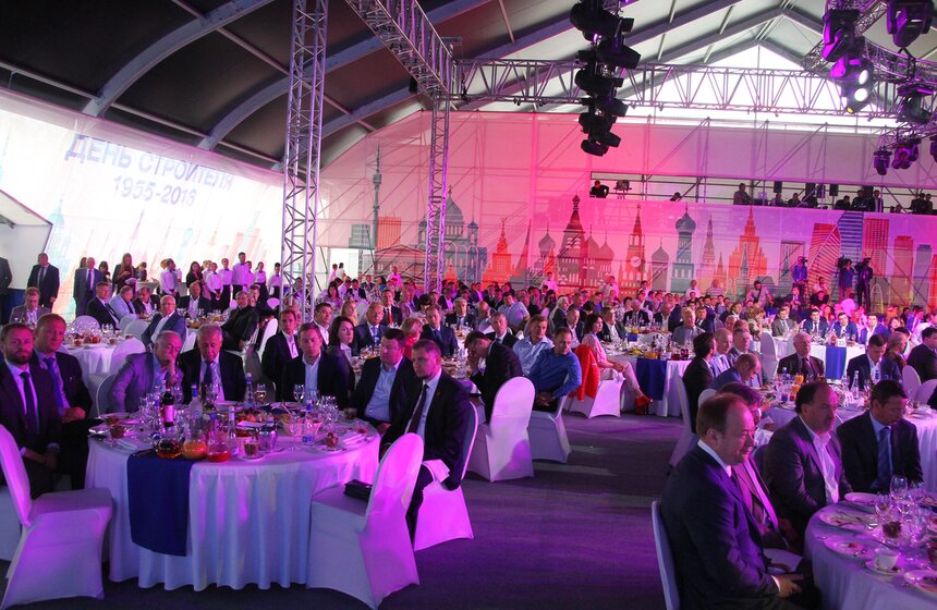 Сергей Собянин поздравил московских строителей с праздником 15 фото