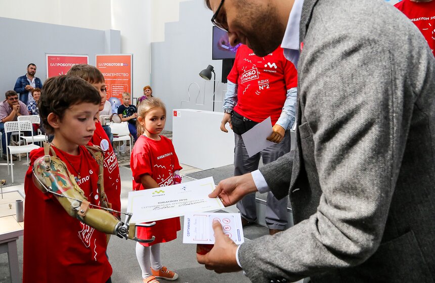 На ВДНХ прошло соревнование киборгов 22 фото