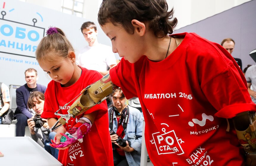 На ВДНХ прошло соревнование киборгов 8 фото