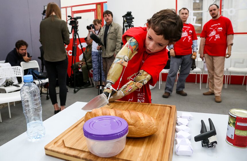 На ВДНХ прошло соревнование киборгов 2 фото
