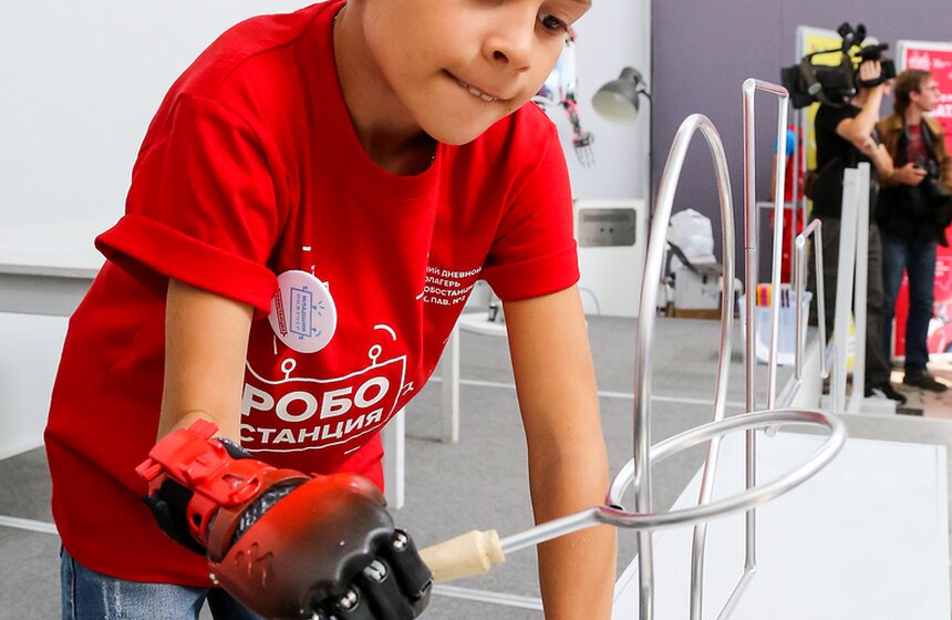 На ВДНХ прошло соревнование киборгов 6 фото