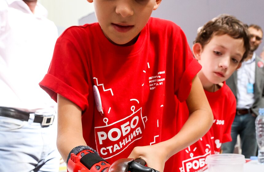 На ВДНХ прошло соревнование киборгов 4 фото