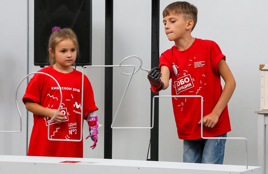 На ВДНХ прошло соревнование киборгов 18 фото