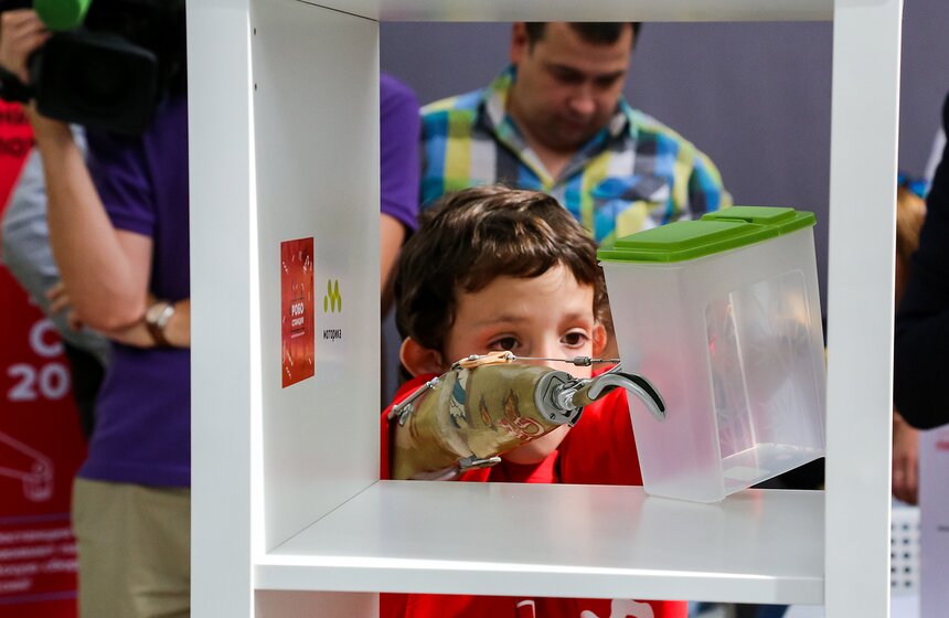 На ВДНХ прошло соревнование киборгов 12 фото