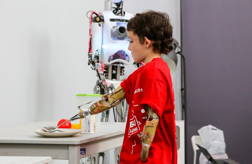 На ВДНХ прошло соревнование киборгов 13 фото