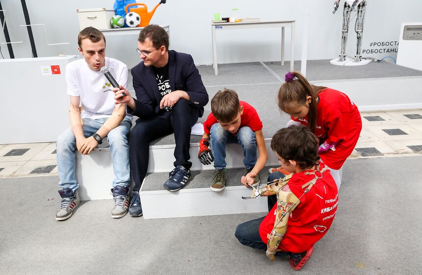 На ВДНХ прошло соревнование киборгов 16 фото