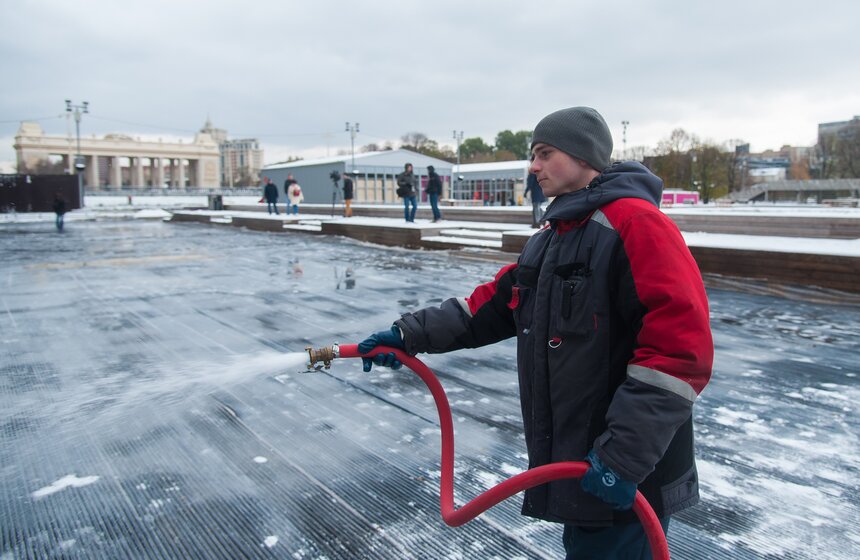 Каток в парке Горького готовят к открытию 15 фото