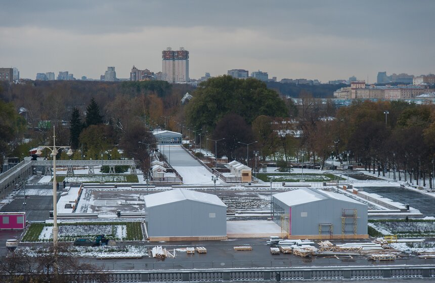 Каток в парке Горького готовят к открытию 1 фото