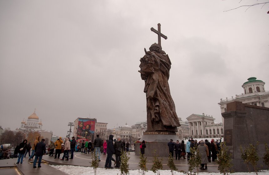 Памятник князю Владимиру открылся на Боровицкой площади 5 фото