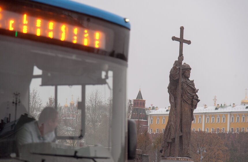 Памятник князю Владимиру открылся на Боровицкой площади 4 фото
