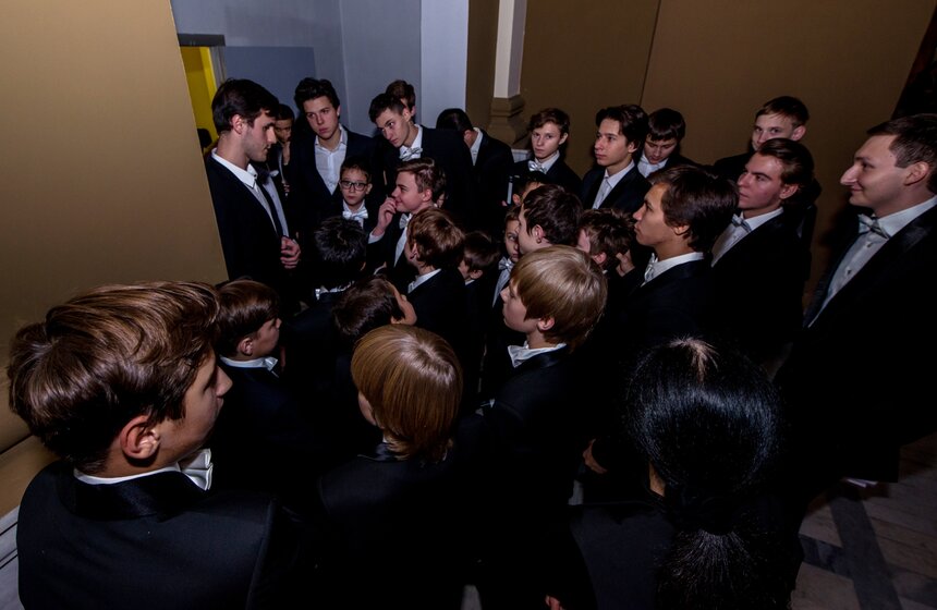 Юные хористы спели на площади Киевского вокзала 4 ноября 1 фото