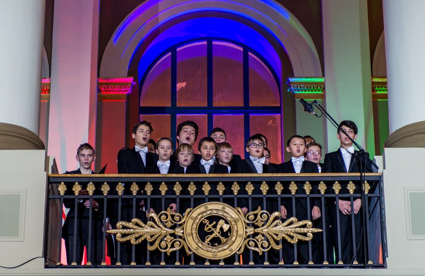 Юные хористы спели на площади Киевского вокзала 4 ноября 7 фото