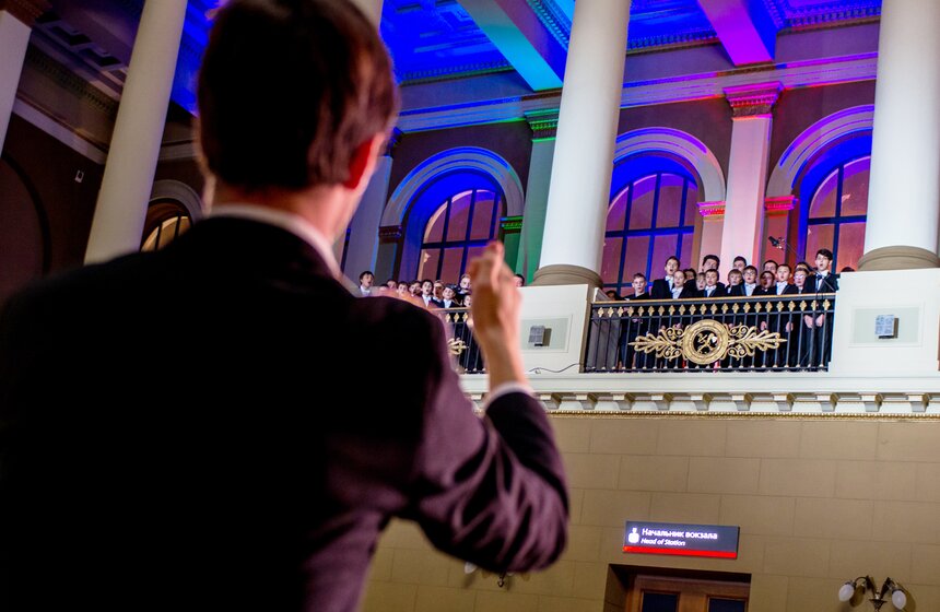 Юные хористы спели на площади Киевского вокзала 4 ноября 8 фото