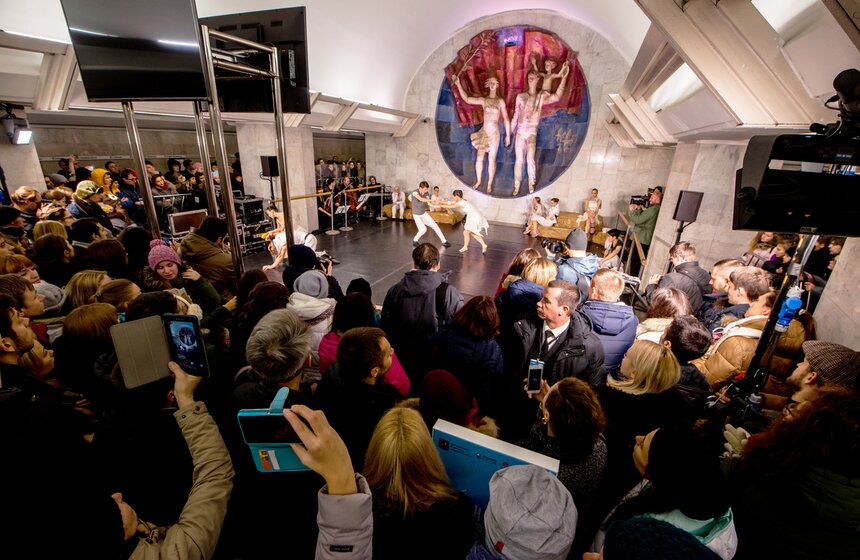 "Ночь искусств" прошла на станции метро "Полянка" 21 фото