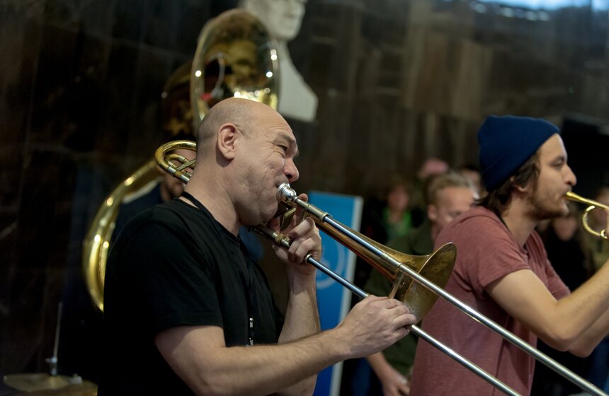 "Ночь искусств" прошла на станции метро "Маяковская" 17 фото