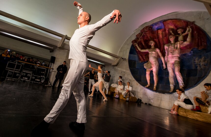 "Ночь искусств" прошла на станции метро "Полянка" 11 фото