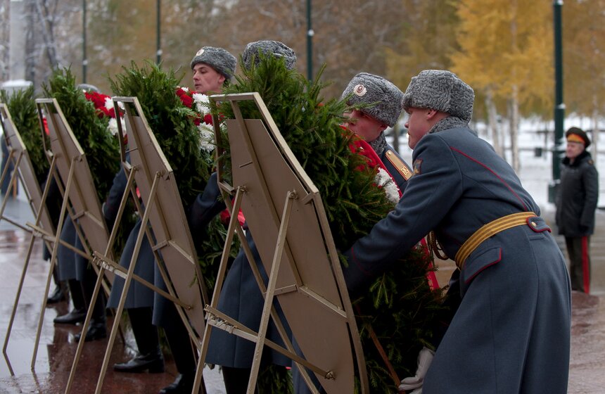 Возложение цветов к Могиле Неизвестного солдата 8 фото