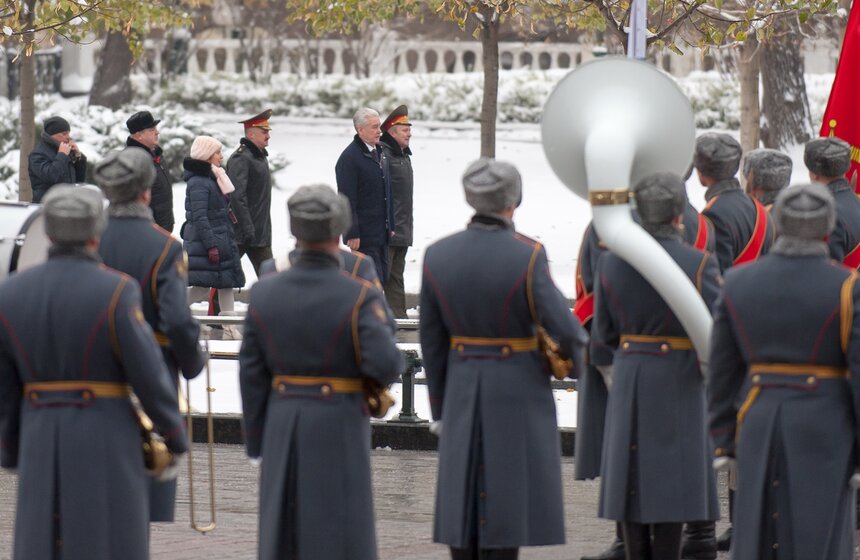 Возложение цветов к Могиле Неизвестного солдата 2 фото