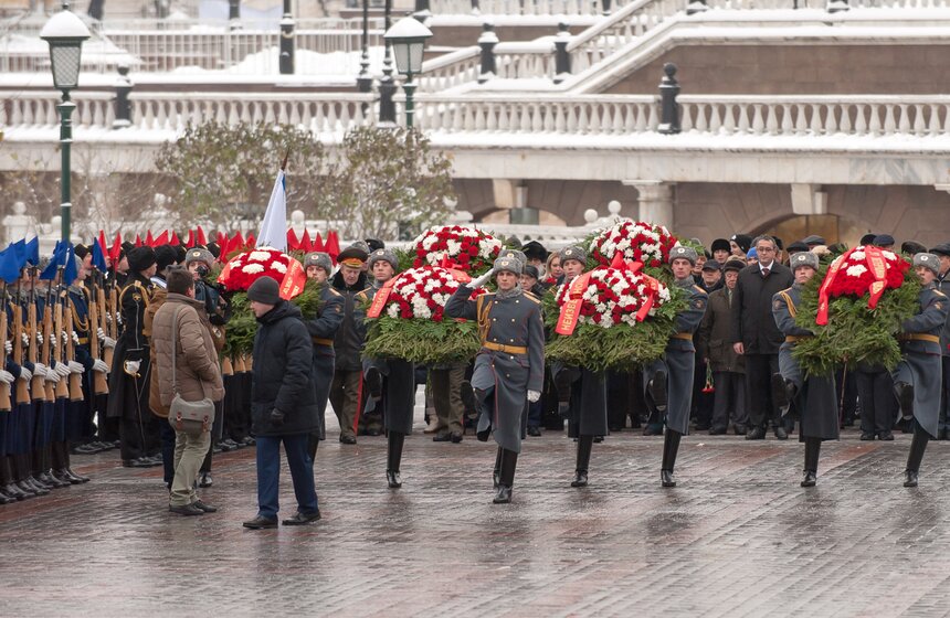Возложение цветов к Могиле Неизвестного солдата 3 фото
