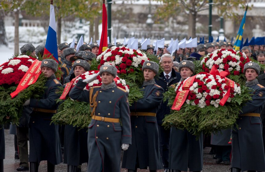 Возложение цветов к Могиле Неизвестного солдата 5 фото