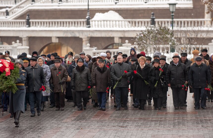 Возложение цветов к Могиле Неизвестного солдата 4 фото