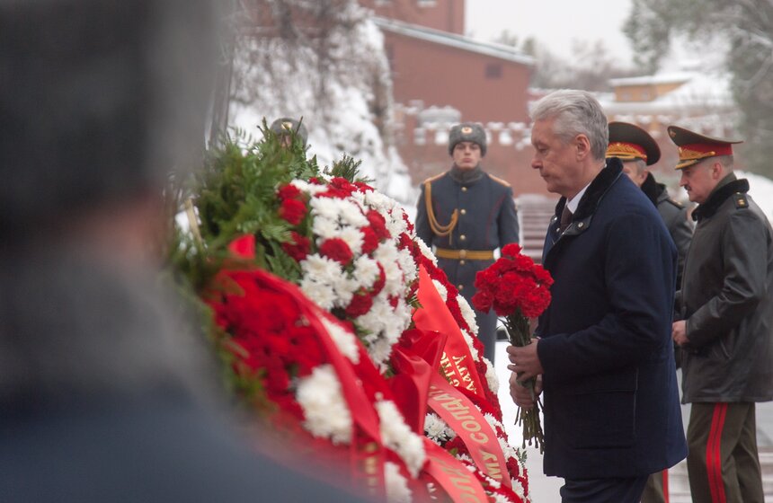 Возложение цветов к Могиле Неизвестного солдата 10 фото