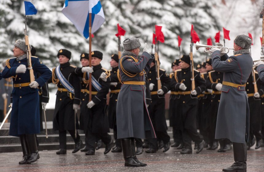 Возложение цветов к Могиле Неизвестного солдата 15 фото