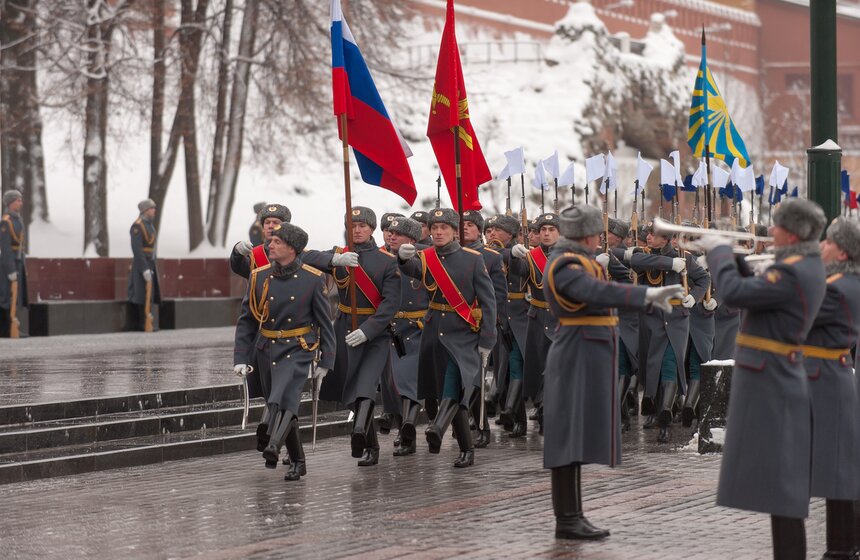 Возложение цветов к Могиле Неизвестного солдата 13 фото
