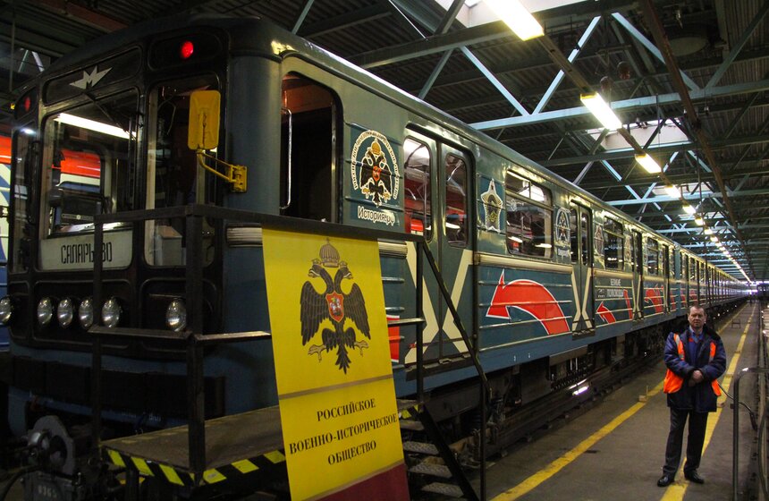 Тематический поезд "Великие полководцы" запустили в метро 1 фото