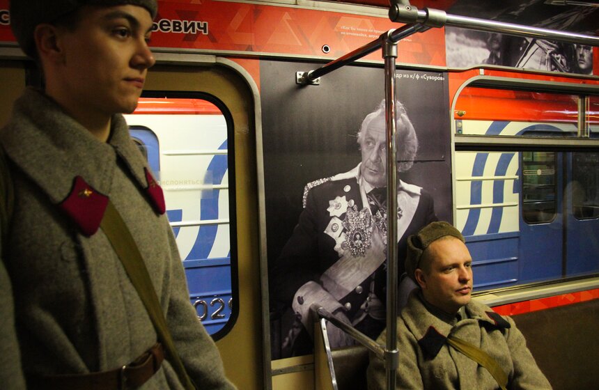 Тематический поезд "Великие полководцы" запустили в метро 4 фото